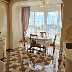 Фото Отель Просторная трехкомнатная квартира с видом на море!