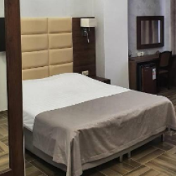 Улучшенный номер с кроватью размера «queen-size»