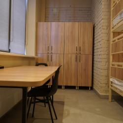 Кровать в 10-местном общем мужском номере №314