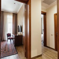 2-комнатный номер делюкс с балконом категории А (главный корпус)