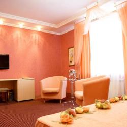 Номер стандарт с 1 двуспальной кроватью (без окна)