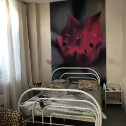 Номер стандарт с 2 двуспальными кроватями и диваном