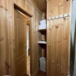 Номер стандарт с 2 односпальными и 1 двуспальной кроватью