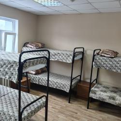 Кровать в 6-местном общем номере