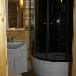 Коттедж улучшенный с 6 односпальными и 3 двуспальными кроватями