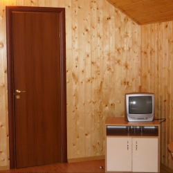 1-комнатный номер стандарт с 1 двуспальной кроватью, корпус 2 (с завтраком)