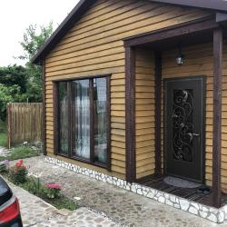 Коттедж улучшенный с 1 односпальной и 2 двуспальными кроватями