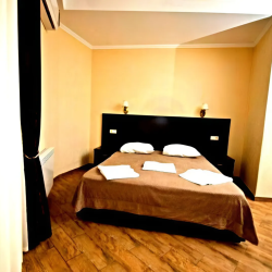 Комната полулюкс с 1 двуспальной кроватью с балконом