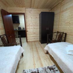 Коттедж эконом с 4 односпальными кроватями