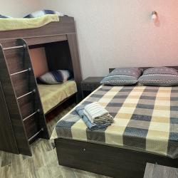 Номер стандарт с 1 двуспальной кровать и 1 двухъярусной кроватью