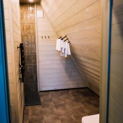 4-местный 2-комнатный коттедж премиум с 2 двуспальными кроватями