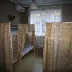 Кровать в 4-местном общем мужском номере