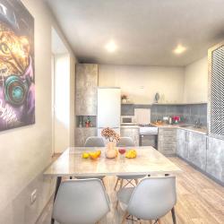 Фото Отель Harmonia Apartments (Гармония Апартментс) на улице Клементины Черчелль 5