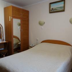 Номер стандарт эконом с 1 двуспальной кроватью