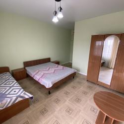 Номер стандарт с 1 односпальной и 1 двуспальной кроватью