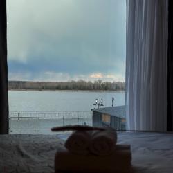 Дом с кухней и спальней