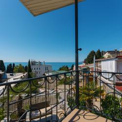 Улучшенные апартаменты с 2 спальнями и балконом с видом на море и город
