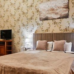 Фото Отель FlatStay Невский 170 | Трешка в центре с эркером и высокими потолками