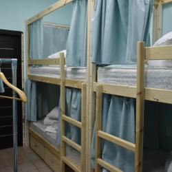 Кровать в 6-местном общем номере