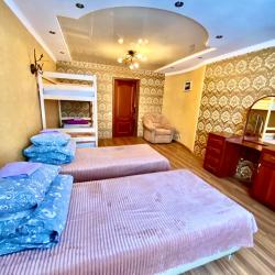 Номер эконом семейный с 2 односпальными кроватями (удобства на этаже)