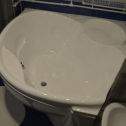 Номер стандарт с 1 двуспальной кроватью и ванной (мансарда)
