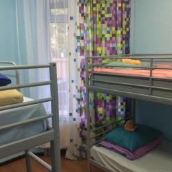Кровать в 4-местном общем женском номере