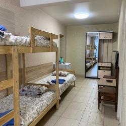 Номер стандарт семейный с 1 двуспальной кроватью и 1 двухъярусной кроватью