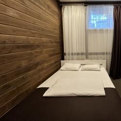 Номер стандарт с 1 двуспальной кроватью (без окна)