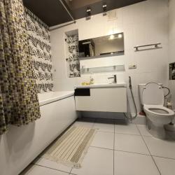 Фото Отель Бoльшая 3-x комнaтнaя кваpтира в центре города