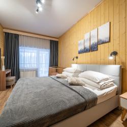 Просторные апартаменты с ремонтом, балконом, видом на лес 207 (60м2)