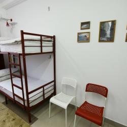 Кровать в 8-местном общем номере