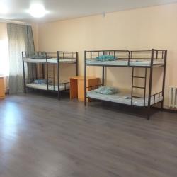 Кровать в 12-местном общем номере