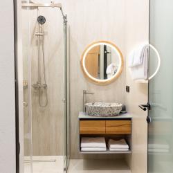 Номер стандарт с 1 двуспальной кроватью