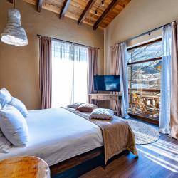 Премиальное шале с сауной и бассейном для 14 гостей