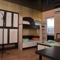 Кровать в 8-местном общем мужском номере