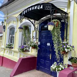 Кровать в 6-местном общем женском номере Арка (удобства на этаже)