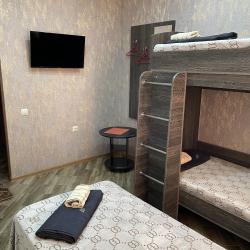 Номер стандарт с 1 односпальной кроватью и 1 двухъярусной кроватью