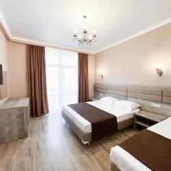 Комната стандарт с 1 односпальной и 1 двуспальной кроватью