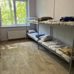 Кровать в 10-местном общем мужском номере