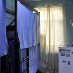 Кровать в общем  номере с 2-двухъярусными кроватями