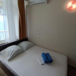 Комната стандарт с 1 двуспальной кроватью, балконом и видом на море
