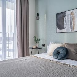 Фото Апартаменты V GОSТIАН U NАSТI на улице Академика Ландау 9