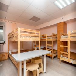 Кровать в 10-местном общем номере