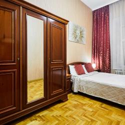 Фото Отель FlatStay Невский 170 | Трешка в центре с эркером и высокими потолками