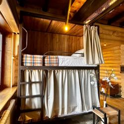 Кровать в 1-местном общем номере (мансарда)