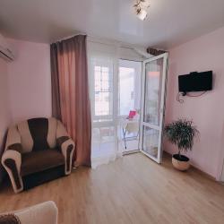 Номер люкс улучшенный с 1 односпальной и 1 двуспальной кроватью