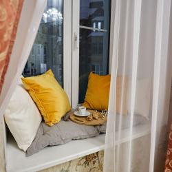 Фото Отель FlatStay Невский 170 | Трешка в центре с эркером и высокими потолками