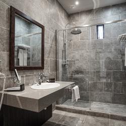 Номер стандарт с 1 двуспальной кроватью