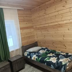 Коттедж улучшенный с 2 односпальными и 1 двуспальной кроватью