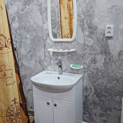 Комната стандарт с 1 односпальной и 2 двухъярусными кроватями